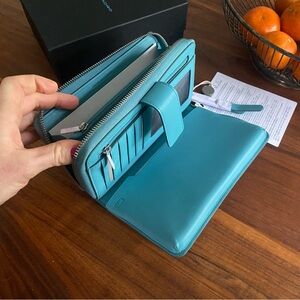 NIB $225 PIQUADRO Italian Leather Wallet/Clutch in Turquoise